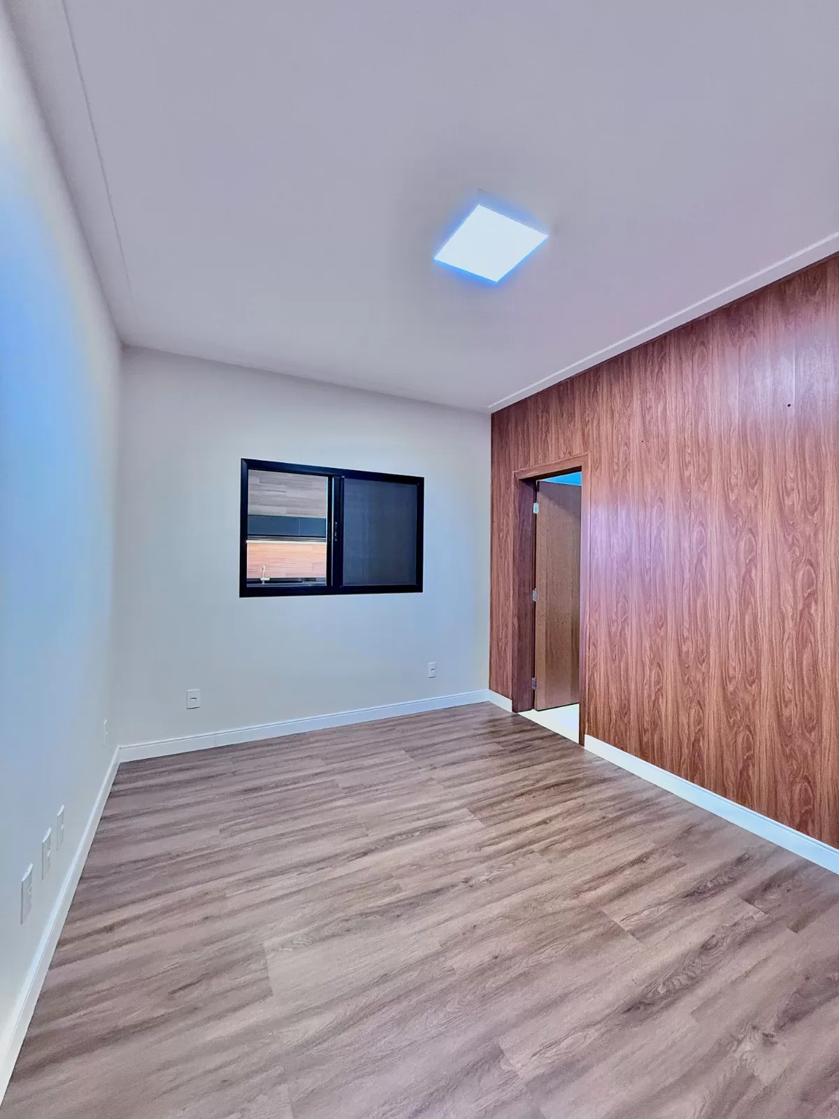 Casa Térrea à Venda em Porteira Fechada com 3 suítes e área gourmet com piscina, 180m² no Condomínio Villa do Bosque em Sorocaba/SP