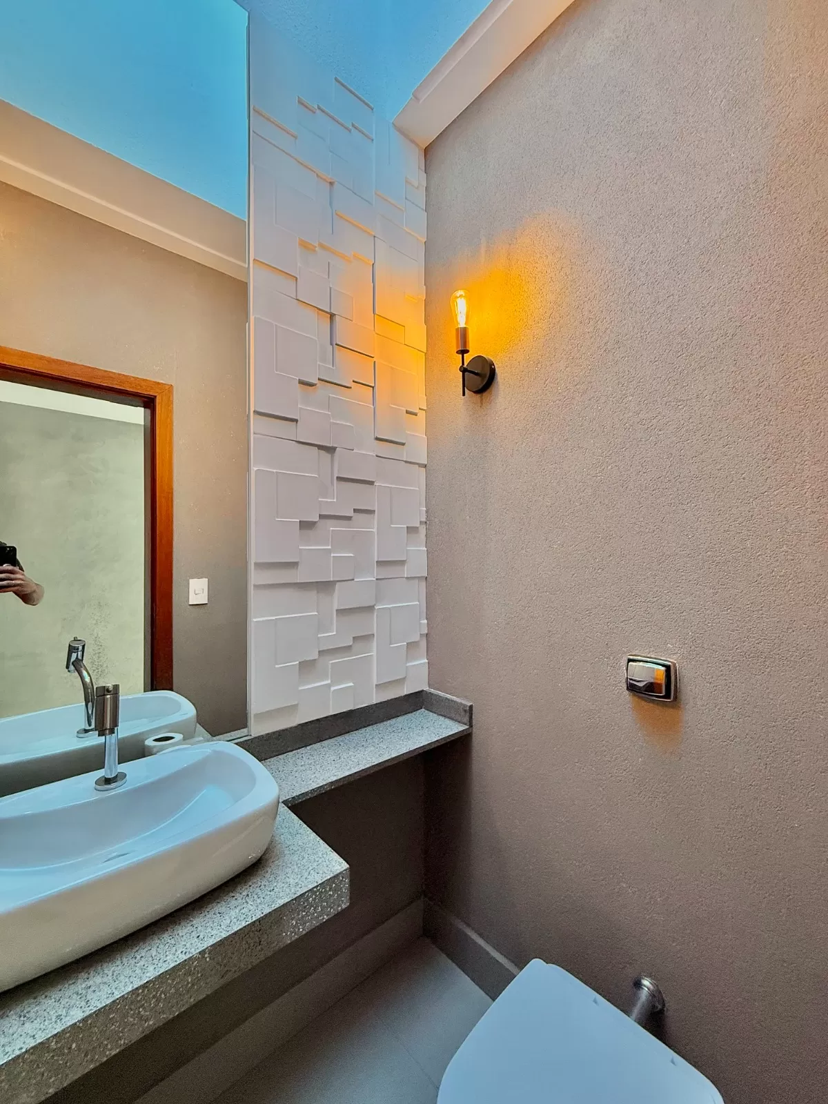 Casa Térrea à Venda em Porteira Fechada com 3 suítes e área gourmet com piscina, 180m² no Condomínio Villa do Bosque em Sorocaba/SP