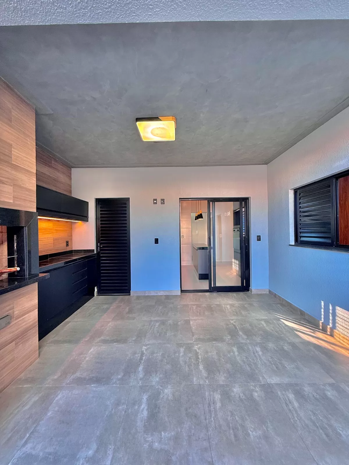 Casa Térrea à Venda em Porteira Fechada com 3 suítes e área gourmet com piscina, 180m² no Condomínio Villa do Bosque em Sorocaba/SP