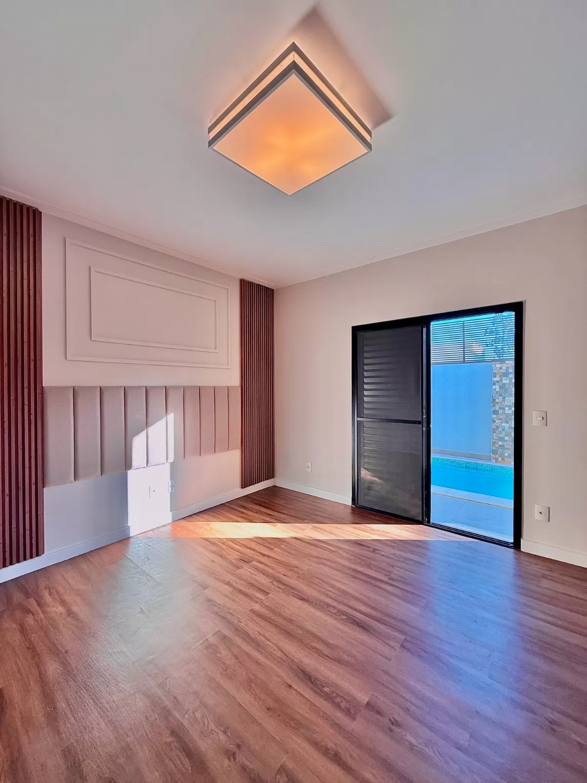 Casa Térrea à Venda em Porteira Fechada com 3 suítes e área gourmet com piscina, 180m² no Condomínio Villa do Bosque em Sorocaba/SP