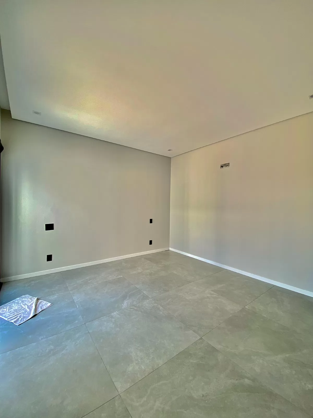 Casa Assobradada à Venda com armários planejados e 3 suítes sendo 1 master com closet, 350m² no Condomínio Chácara Ondina em Sorocaba/SP