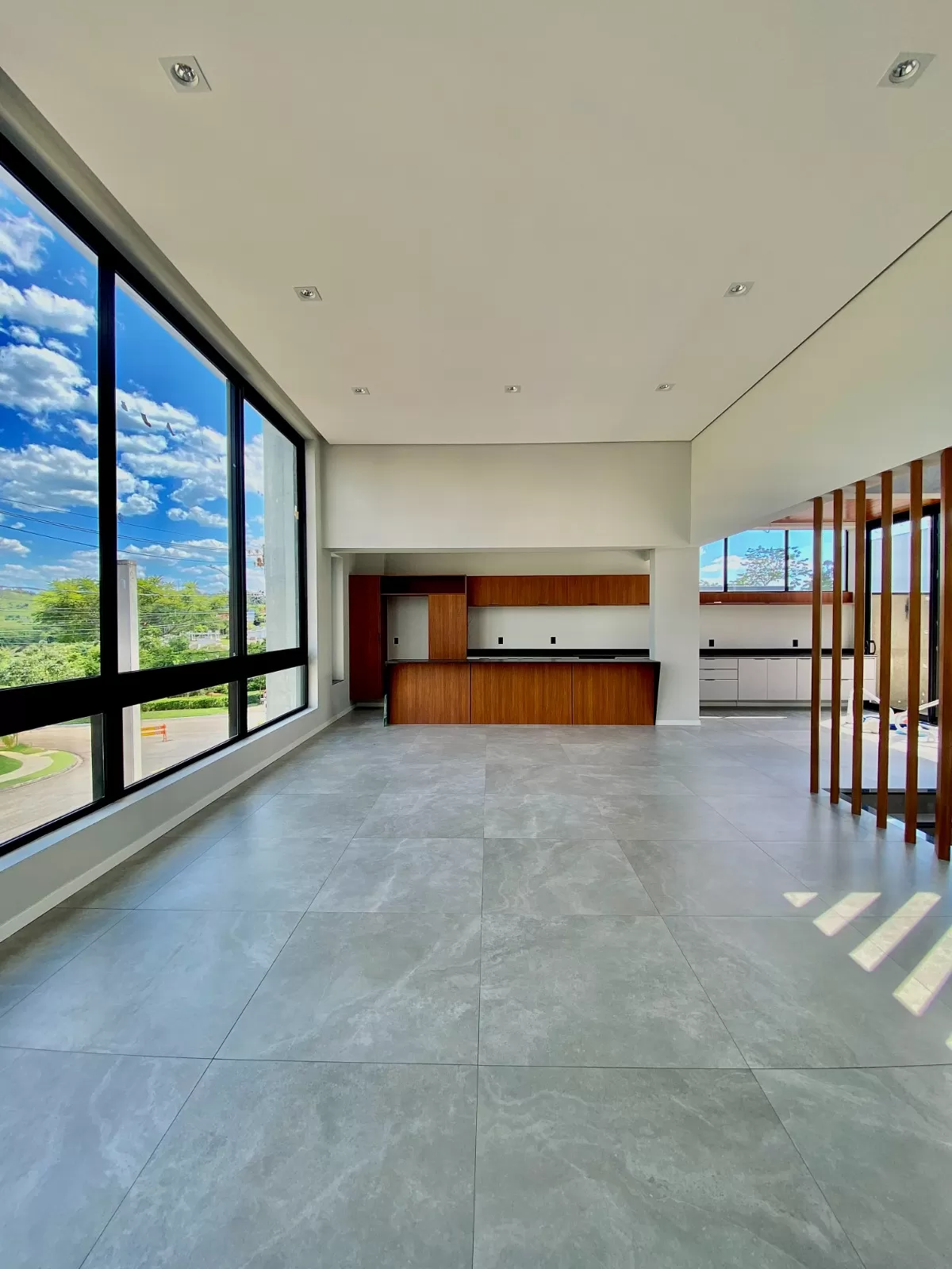 Casa Assobradada à Venda com armários planejados e 3 suítes sendo 1 master com closet, 350m² no Condomínio Chácara Ondina em Sorocaba/SP