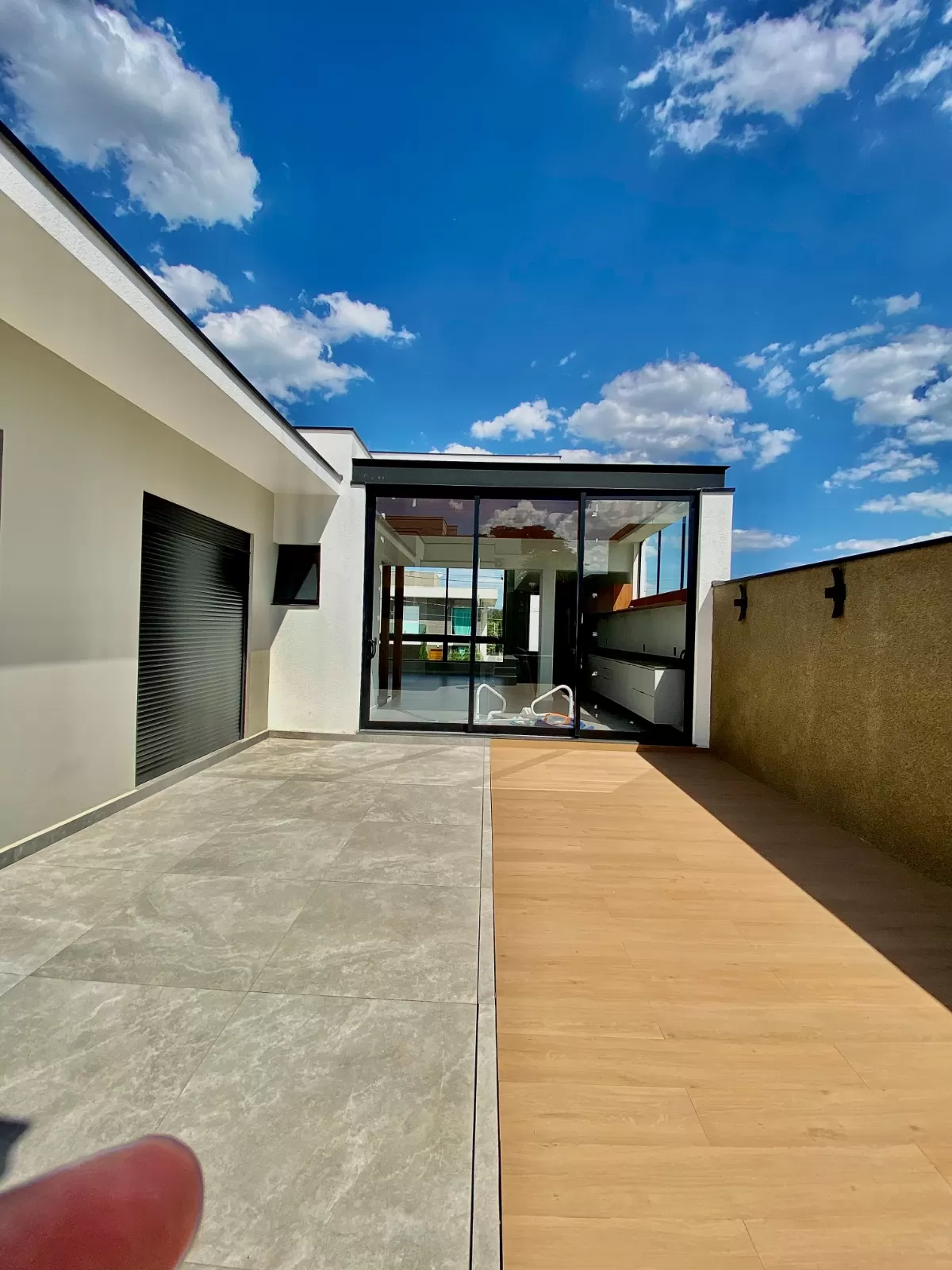 Casa Assobradada à Venda com armários planejados e 3 suítes sendo 1 master com closet, 350m² no Condomínio Chácara Ondina em Sorocaba/SP