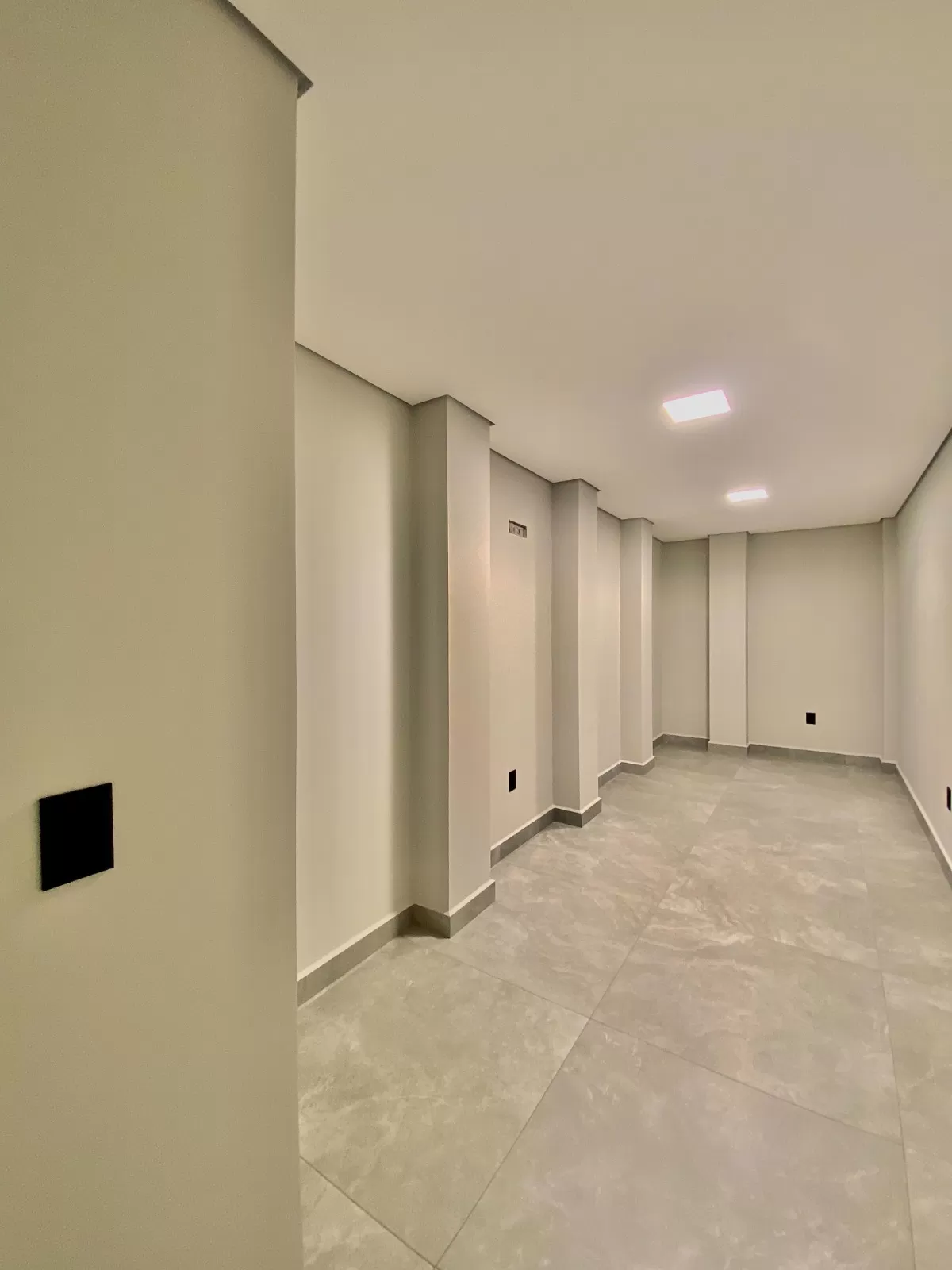 Casa Assobradada à Venda com armários planejados e 3 suítes sendo 1 master com closet, 350m² no Condomínio Chácara Ondina em Sorocaba/SP