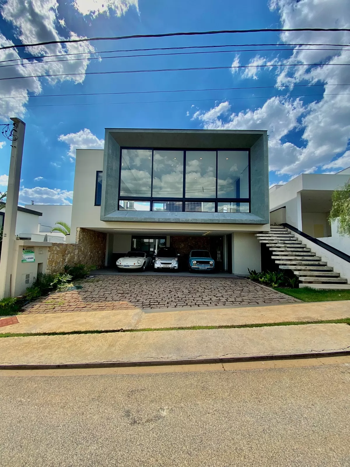 Casa Assobradada à Venda com armários planejados e 3 suítes sendo 1 master com closet, 350m² no Condomínio Chácara Ondina em Sorocaba/SP