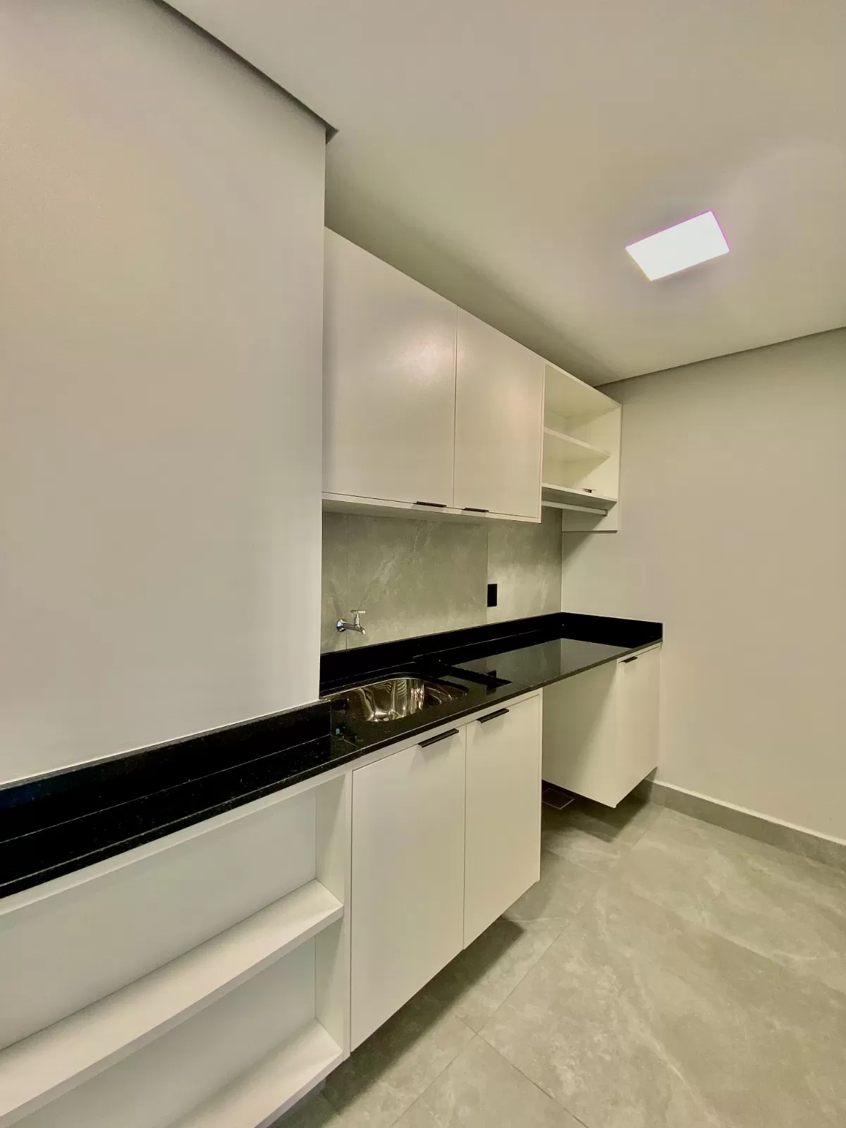 Casa Assobradada à Venda com armários planejados e 3 suítes sendo 1 master com closet, 350m² no Condomínio Chácara Ondina em Sorocaba/SP