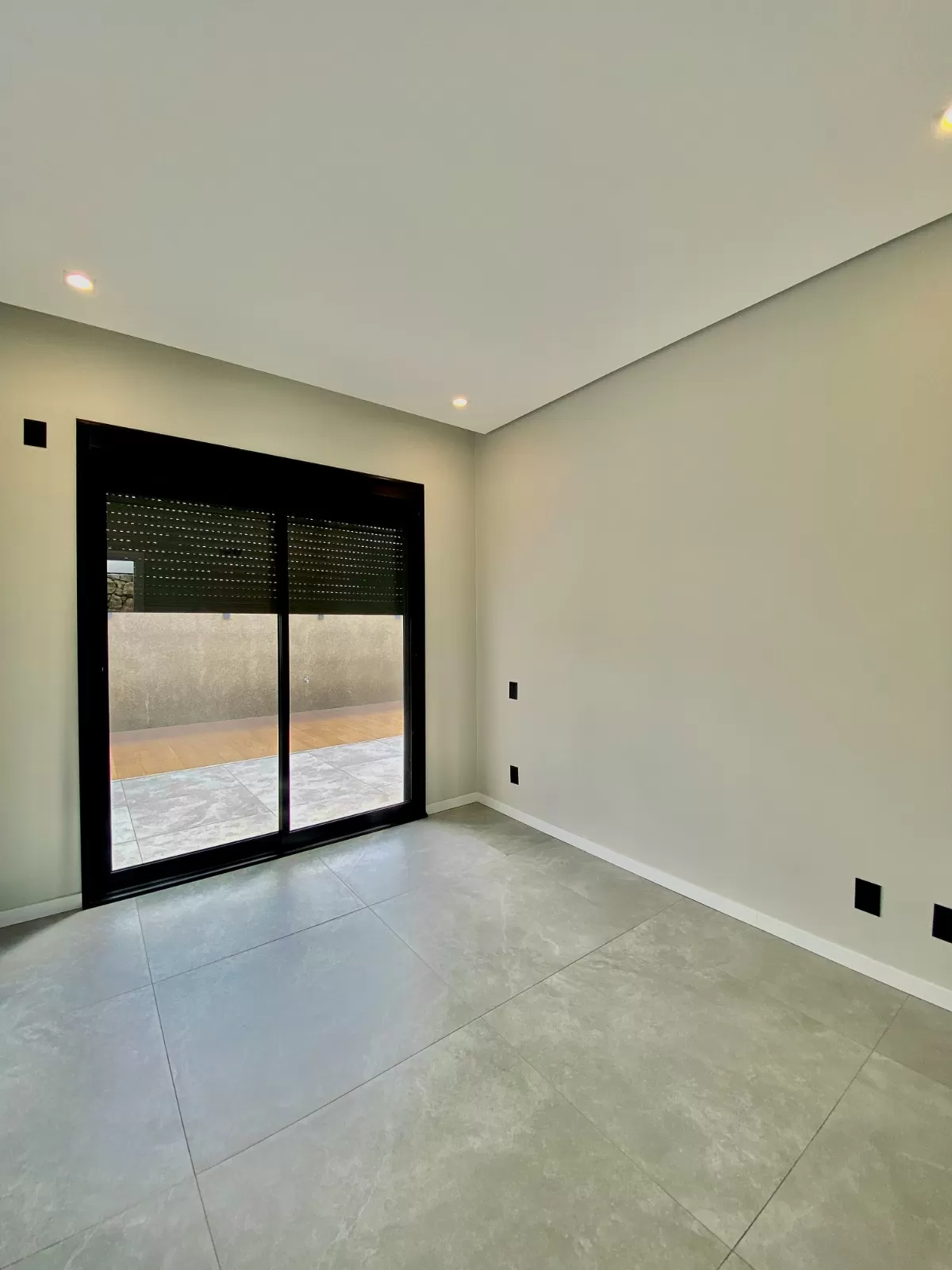 Casa Assobradada à Venda com armários planejados e 3 suítes sendo 1 master com closet, 350m² no Condomínio Chácara Ondina em Sorocaba/SP