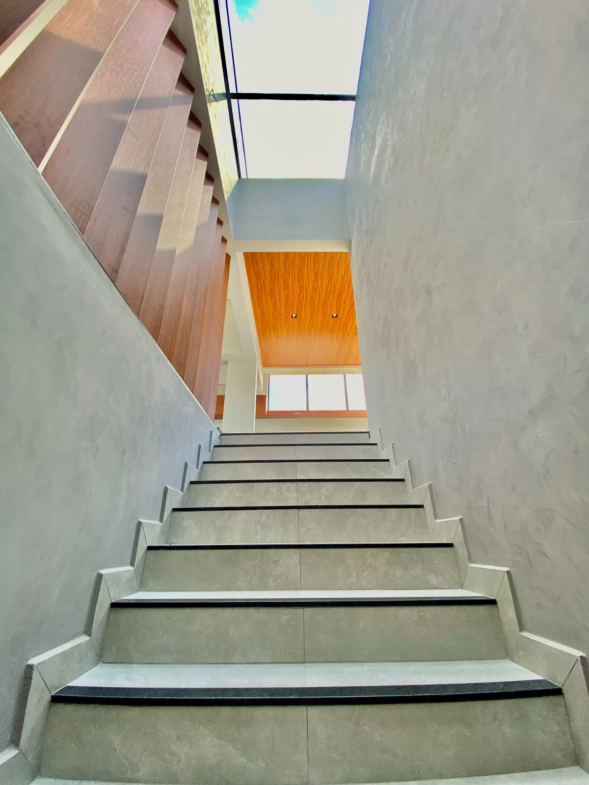 Casa Assobradada à Venda com armários planejados e 3 suítes sendo 1 master com closet, 350m² no Condomínio Chácara Ondina em Sorocaba/SP