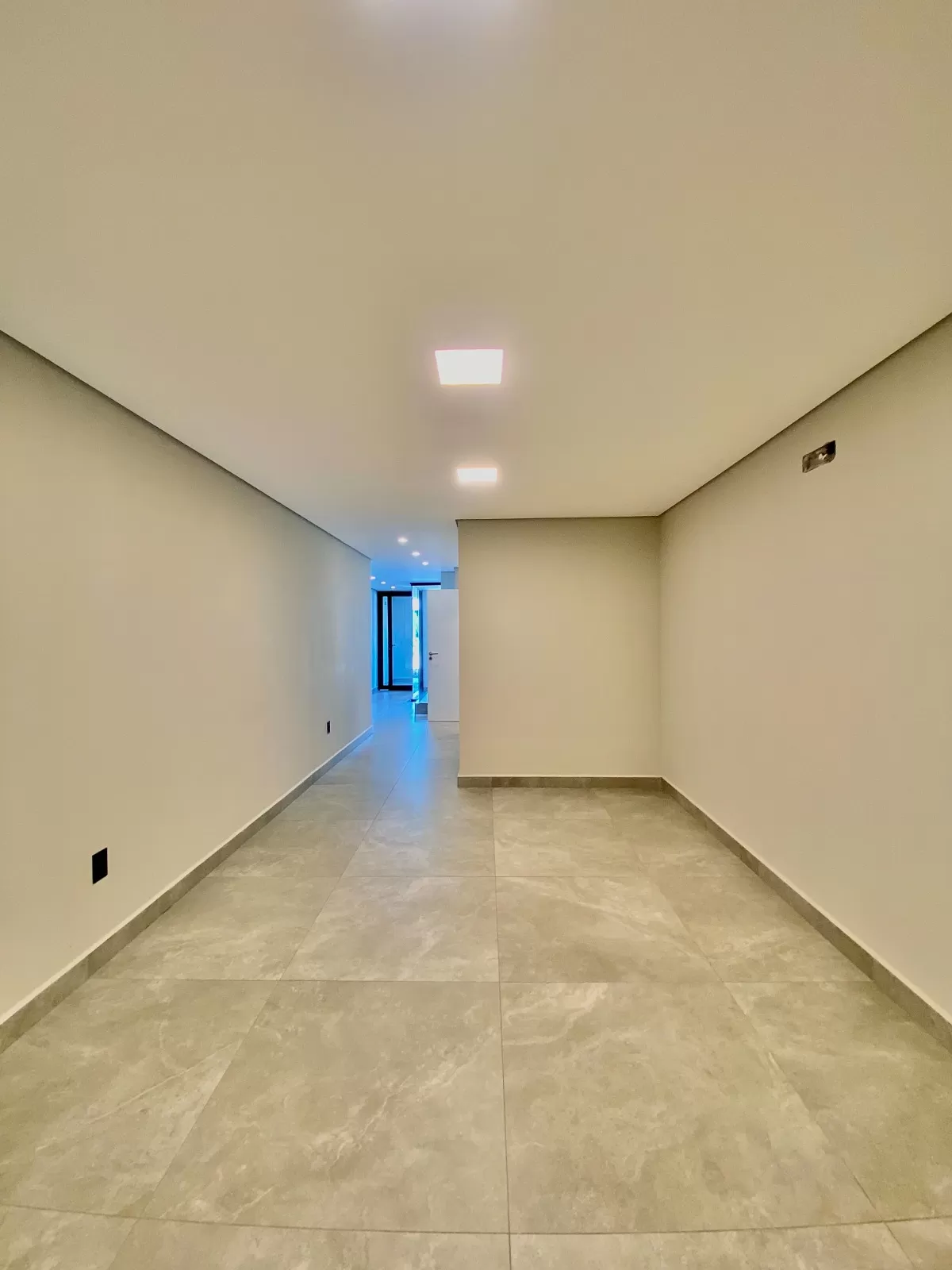 Casa Assobradada à Venda com armários planejados e 3 suítes sendo 1 master com closet, 350m² no Condomínio Chácara Ondina em Sorocaba/SP