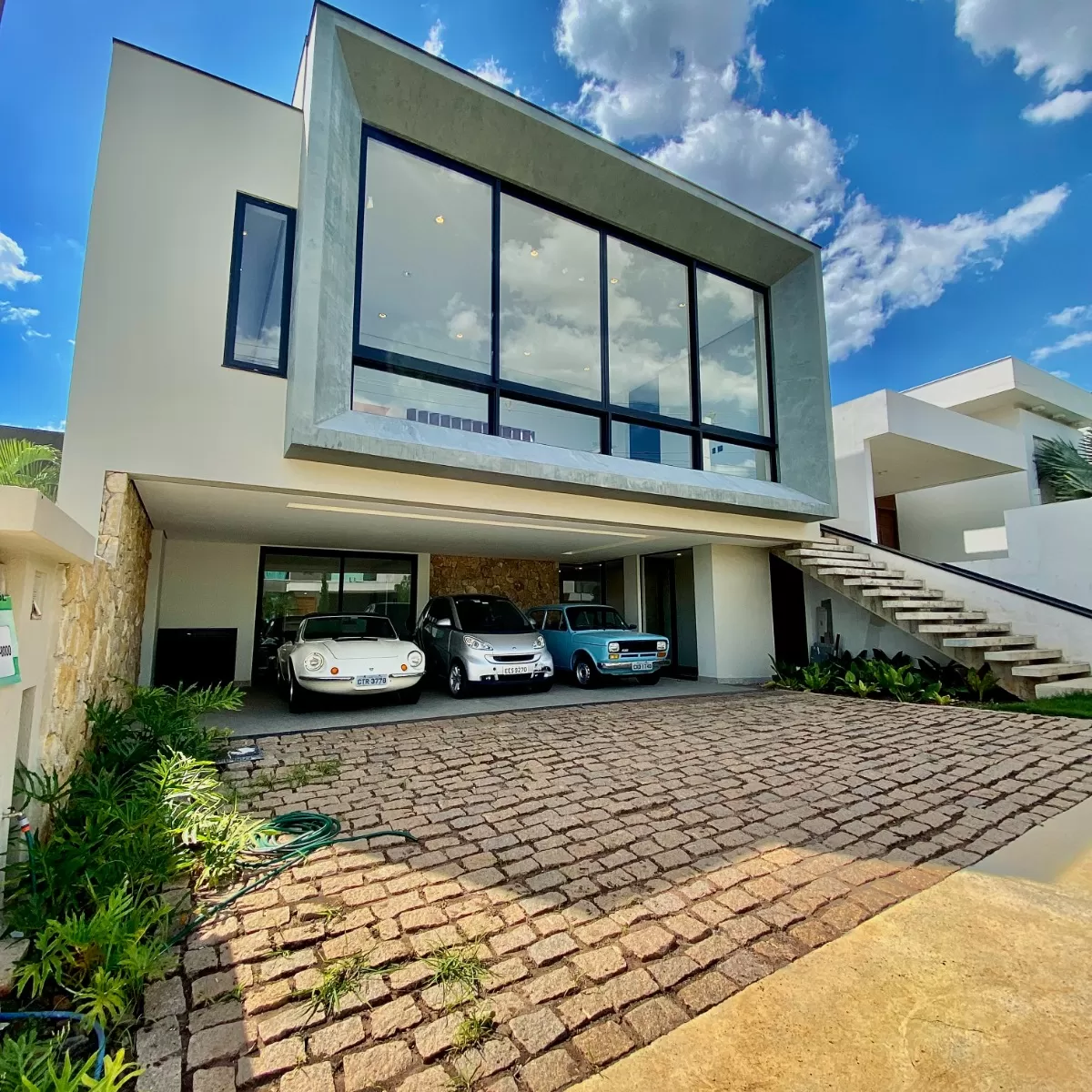 Casa Assobradada à Venda com armários planejados e 3 suítes sendo 1 master com closet, 350m² no Condomínio Chácara Ondina em Sorocaba/SP