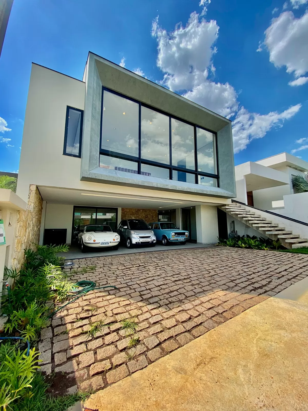 Casa Assobradada à Venda com armários planejados e 3 suítes sendo 1 master com closet, 350m² no Condomínio Chácara Ondina em Sorocaba/SP