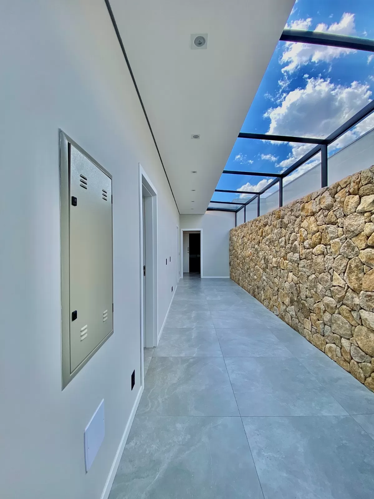 Casa Assobradada à Venda com armários planejados e 3 suítes sendo 1 master com closet, 350m² no Condomínio Chácara Ondina em Sorocaba/SP