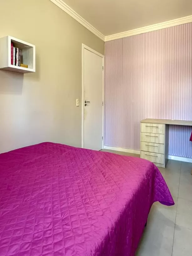 Casa à Venda no Parque Campolim com 3 quartos sendo 1 suíte e área gourmet com churrasqueira, 175m² no Condomínio Villa Campolim em Sorocaba/SP