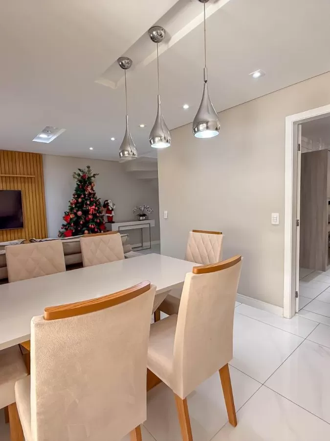 Casa à Venda no Parque Campolim com 3 quartos sendo 1 suíte e área gourmet com churrasqueira, 175m² no Condomínio Villa Campolim em Sorocaba/SP