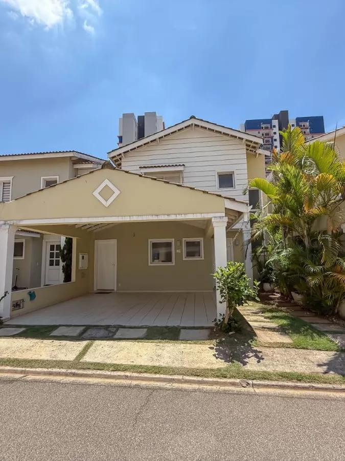 Casa à Venda no Parque Campolim com 3 quartos sendo 1 suíte e área gourmet com churrasqueira, 175m² no Condomínio Villa Campolim em Sorocaba/SP