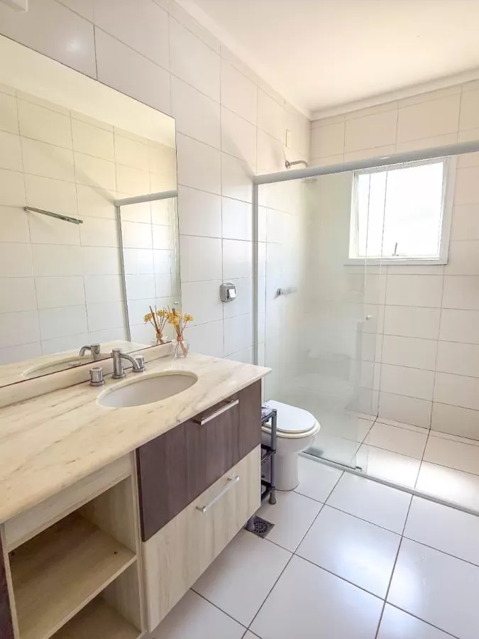 Casa à Venda no Parque Campolim com 3 quartos sendo 1 suíte e área gourmet com churrasqueira, 175m² no Condomínio Villa Campolim em Sorocaba/SP