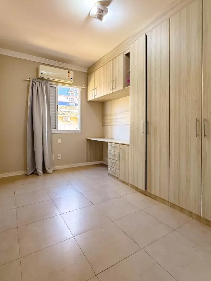 Casa à Venda no Parque Campolim com 3 quartos sendo 1 suíte e área gourmet com churrasqueira, 175m² no Condomínio Villa Campolim em Sorocaba/SP