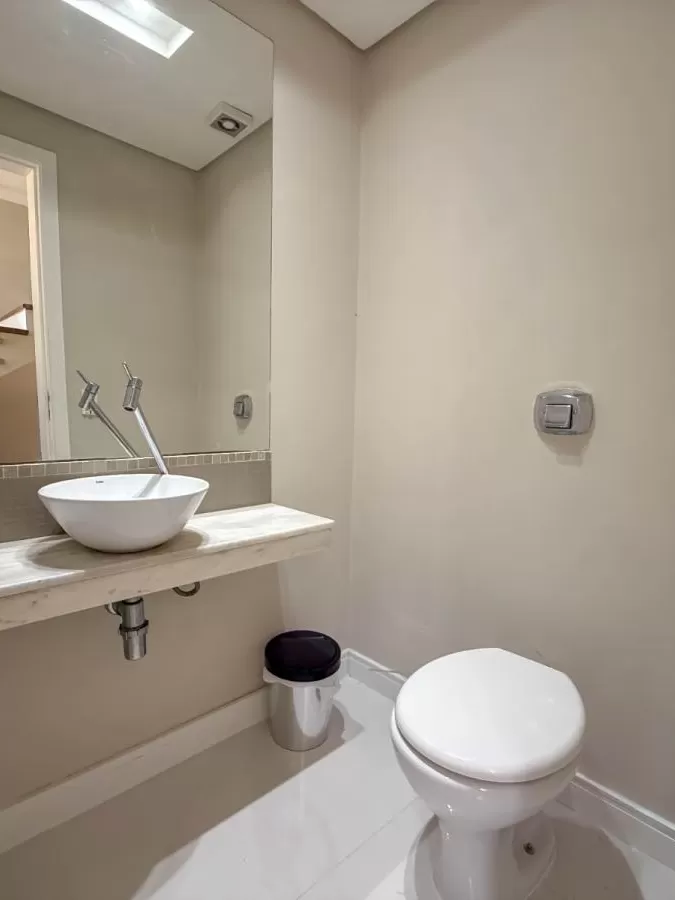 Casa à Venda no Parque Campolim com 3 quartos sendo 1 suíte e área gourmet com churrasqueira, 175m² no Condomínio Villa Campolim em Sorocaba/SP