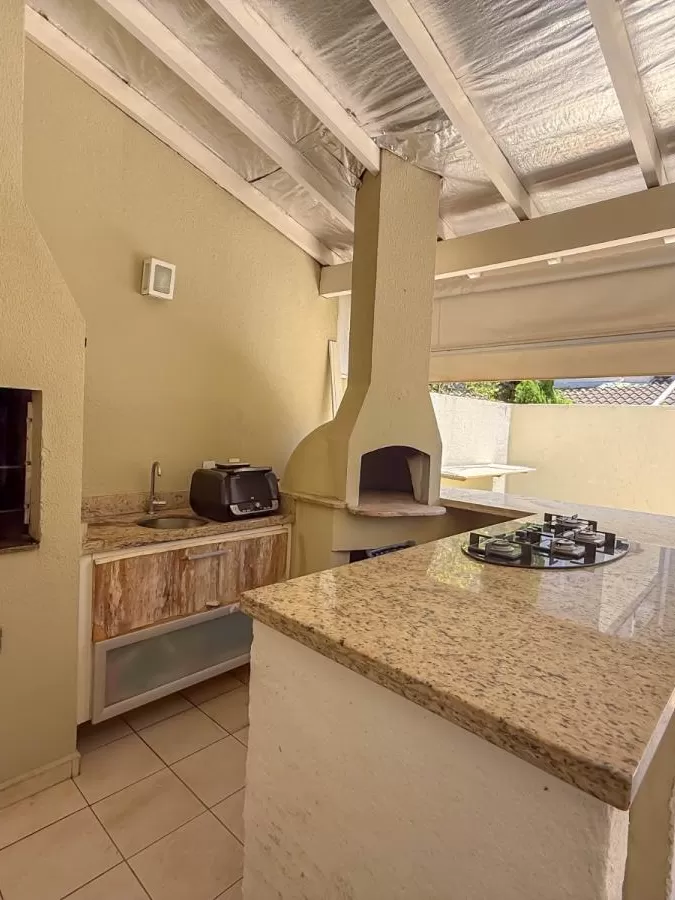 Casa à Venda no Parque Campolim com 3 quartos sendo 1 suíte e área gourmet com churrasqueira, 175m² no Condomínio Villa Campolim em Sorocaba/SP