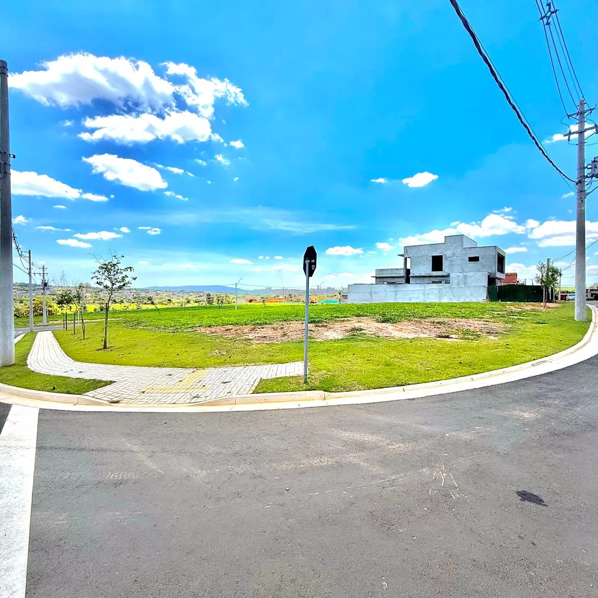 Terreno de Esquina à Venda com ótima topografia, 312m² no Condomínio Terras Alpha em Votorantim/SP