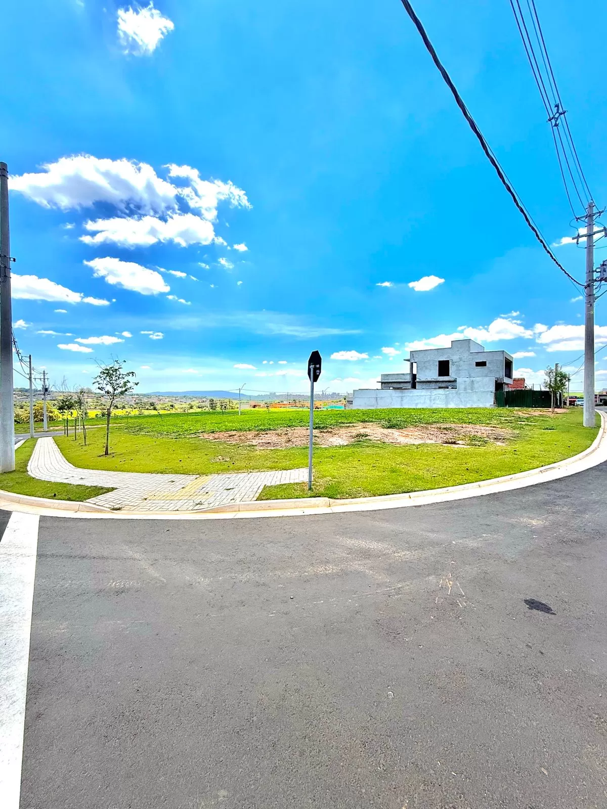 Terreno de Esquina à Venda com ótima topografia, 312m² no Condomínio Terras Alpha em Votorantim/SP