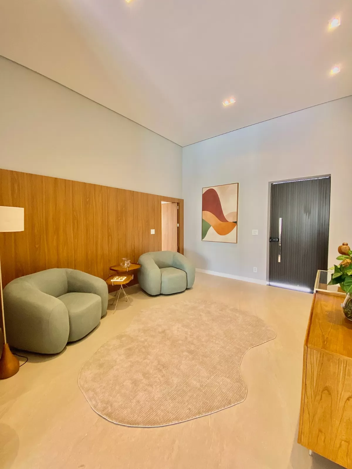 Casa Térrea à Venda mobiliada com 3 suítes, escritório e área gourmet com piscina, 255m² no Condomínio Alphaville Nova Esplanada 4 em Votorantim/SP