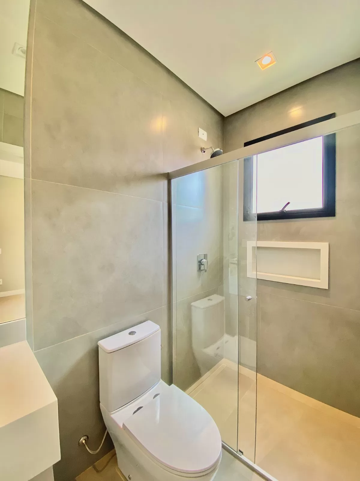 Casa Térrea à Venda mobiliada com 3 suítes, escritório e área gourmet com piscina, 255m² no Condomínio Alphaville Nova Esplanada 4 em Votorantim/SP