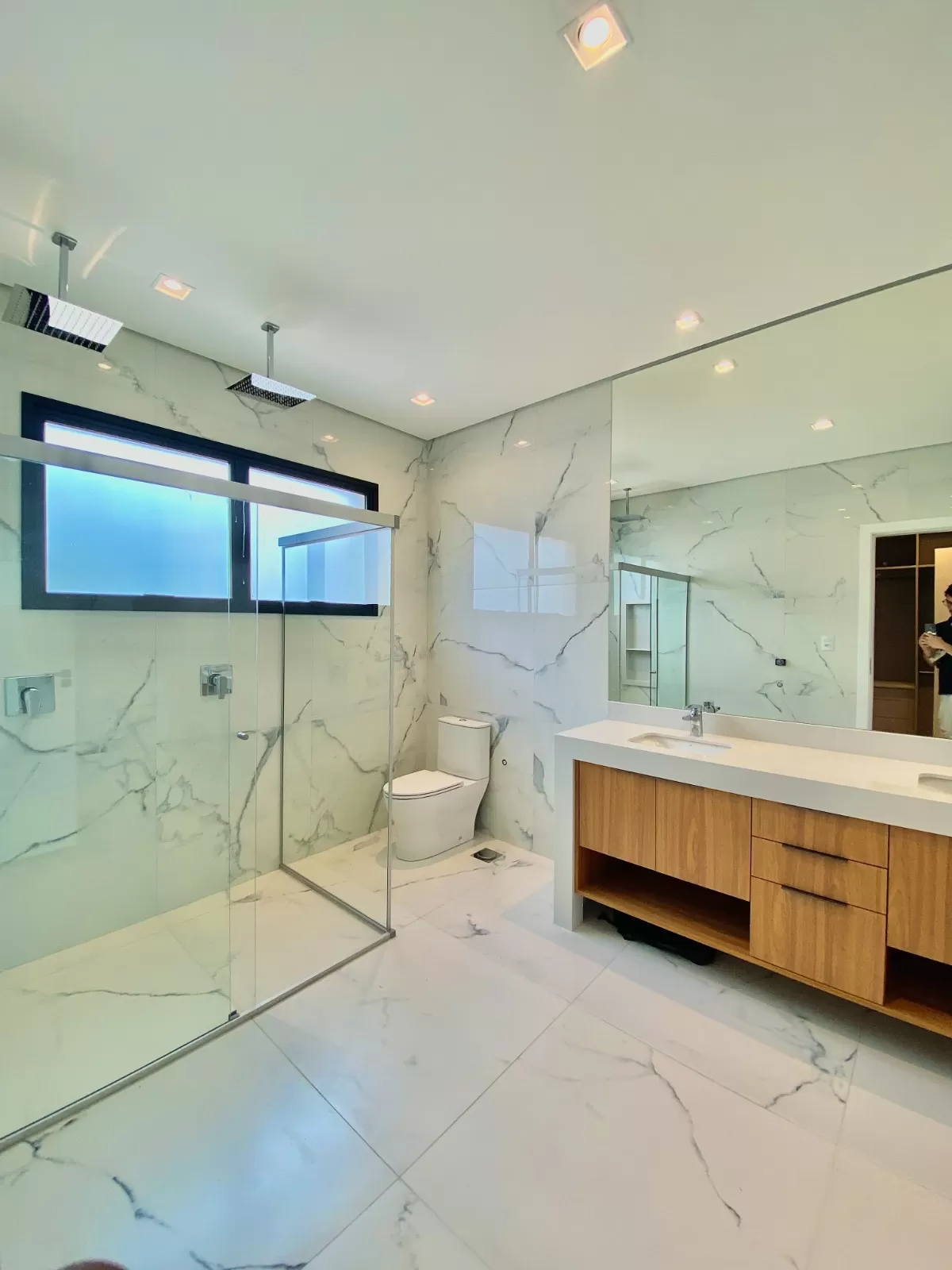 Casa Térrea à Venda mobiliada com 3 suítes, escritório e área gourmet com piscina, 255m² no Condomínio Alphaville Nova Esplanada 4 em Votorantim/SP