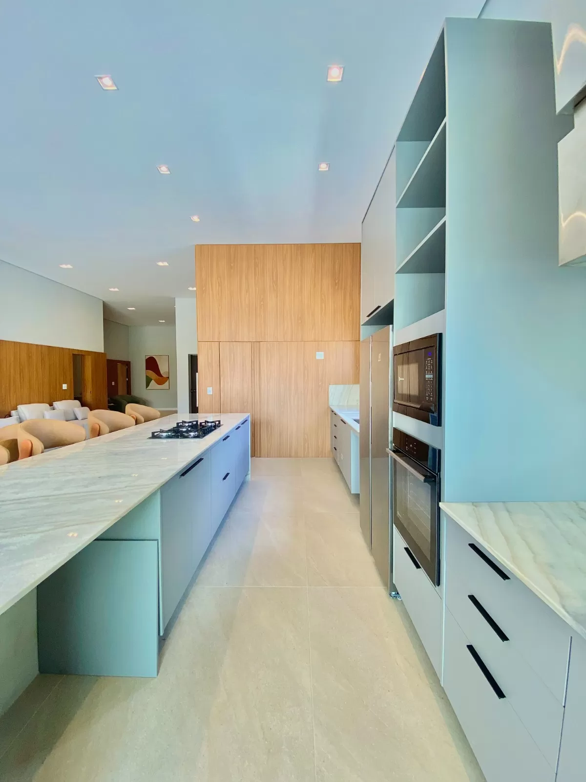 Casa Térrea à Venda mobiliada com 3 suítes, escritório e área gourmet com piscina, 255m² no Condomínio Alphaville Nova Esplanada 4 em Votorantim/SP