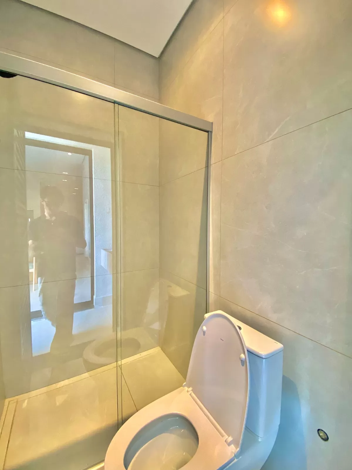 Casa Térrea à Venda mobiliada com 3 suítes, escritório e área gourmet com piscina, 255m² no Condomínio Alphaville Nova Esplanada 4 em Votorantim/SP