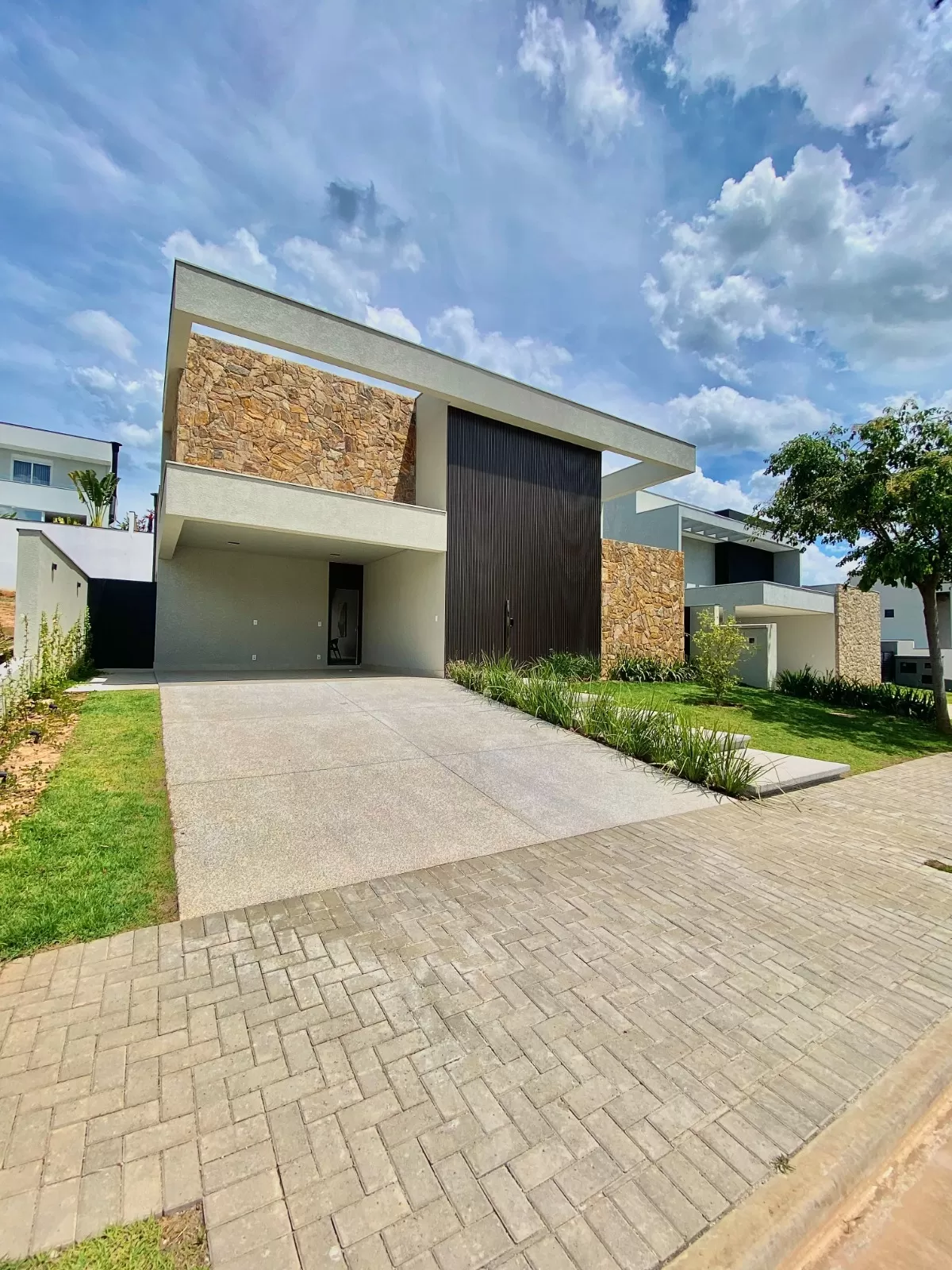 Casa Térrea à Venda mobiliada com 3 suítes, escritório e área gourmet com piscina, 255m² no Condomínio Alphaville Nova Esplanada 4 em Votorantim/SP