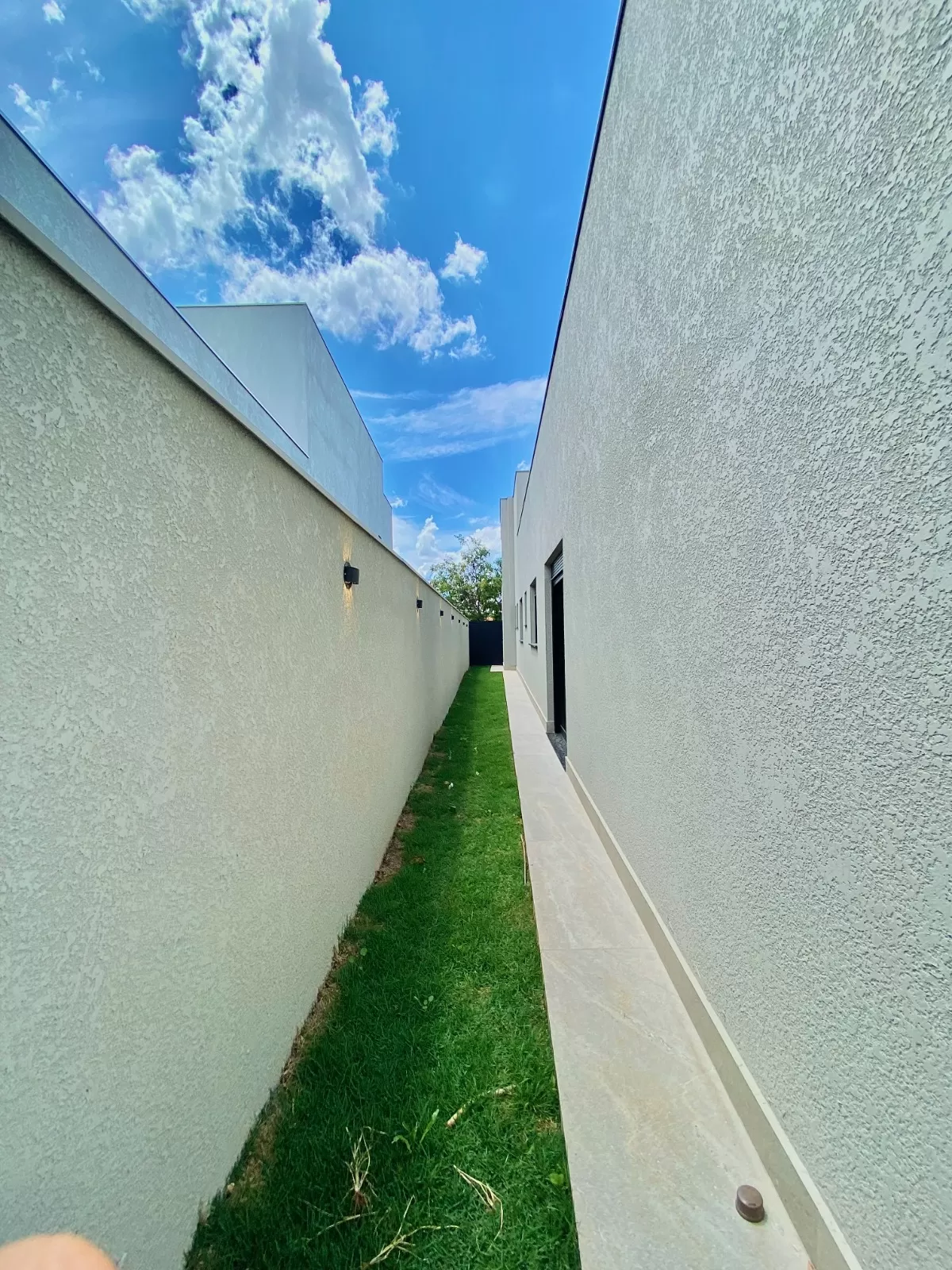 Casa Térrea à Venda mobiliada com 3 suítes, escritório e área gourmet com piscina, 255m² no Condomínio Alphaville Nova Esplanada 4 em Votorantim/SP