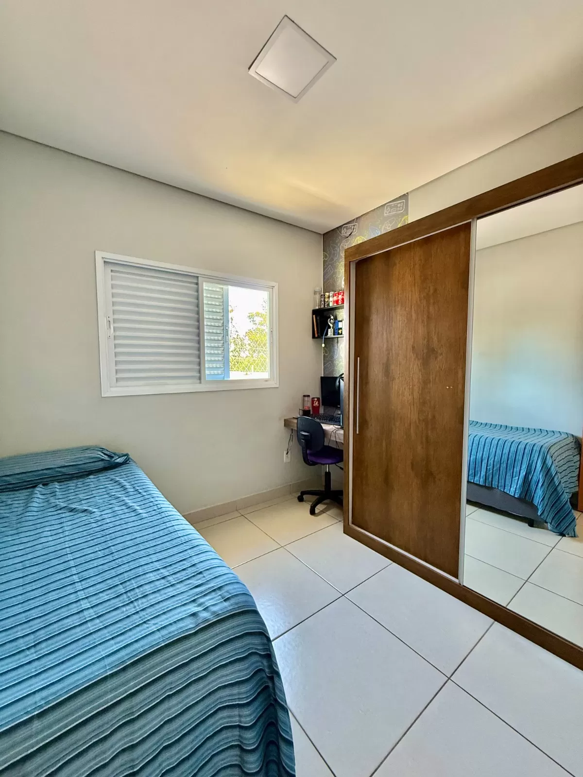 Sobrado à Venda com 3 dormitórios, sem vizinho de frente e quintal amplo, 115m² no Condomínio Vale Azul em Votorantim/SP