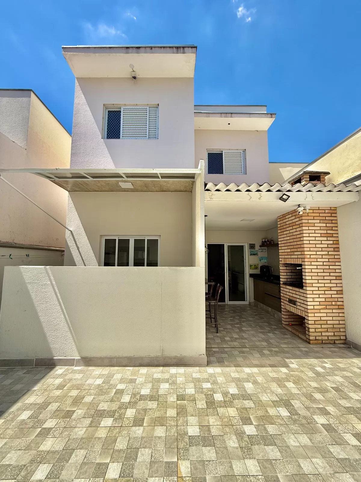 Sobrado à Venda com 3 dormitórios, sem vizinho de frente e quintal amplo, 115m² no Condomínio Vale Azul em Votorantim/SP