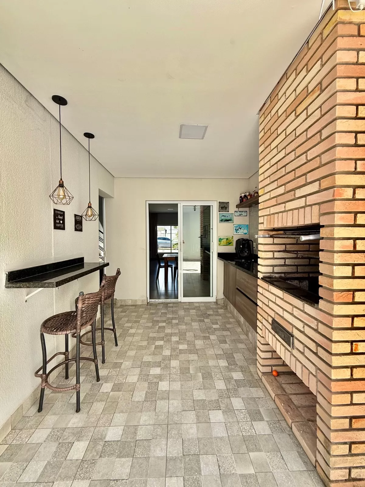 Sobrado à Venda com 3 dormitórios, sem vizinho de frente e quintal amplo, 115m² no Condomínio Vale Azul em Votorantim/SP