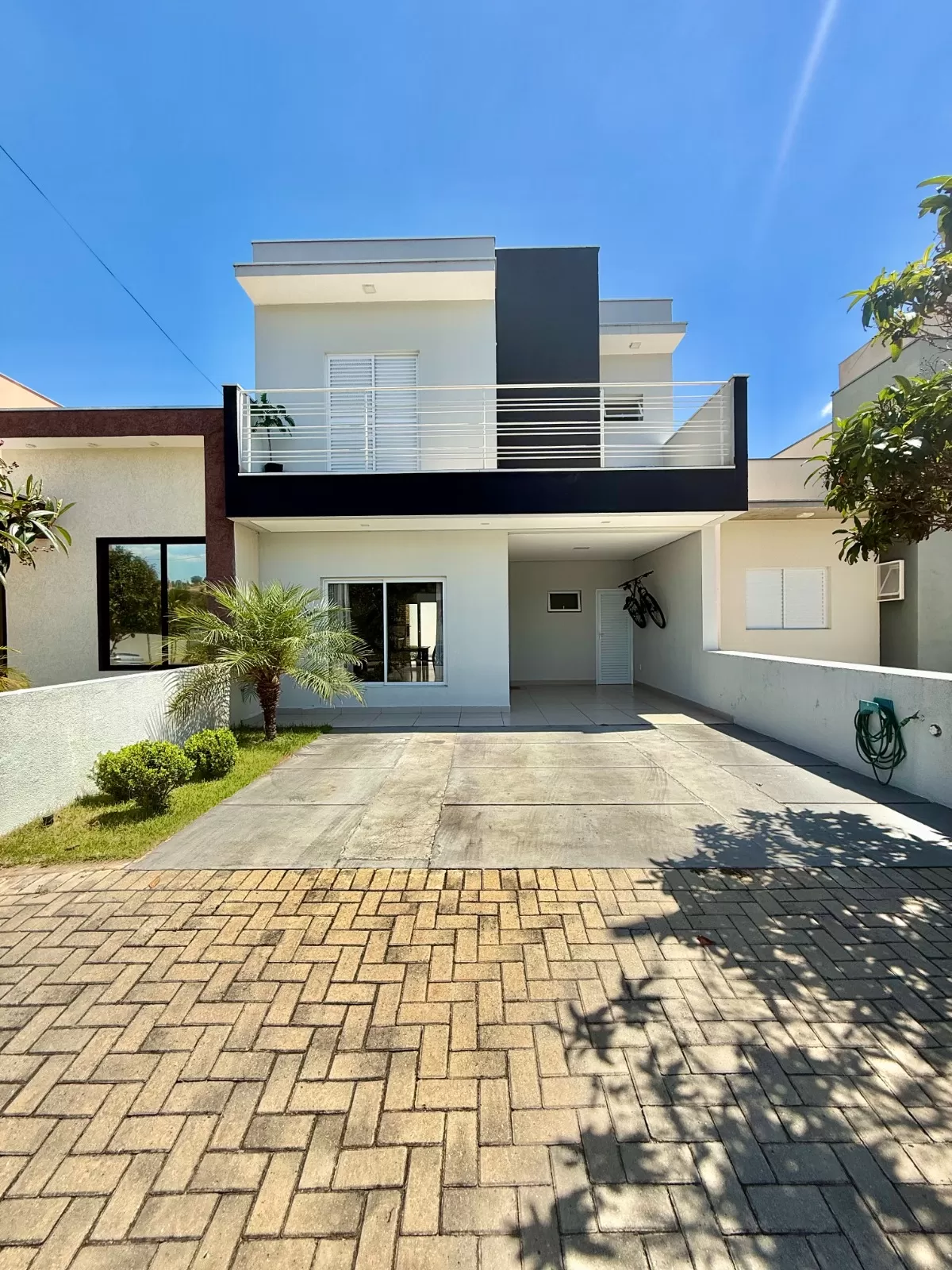 Sobrado à Venda com 3 dormitórios, sem vizinho de frente e quintal amplo, 115m² no Condomínio Vale Azul em Votorantim/SP