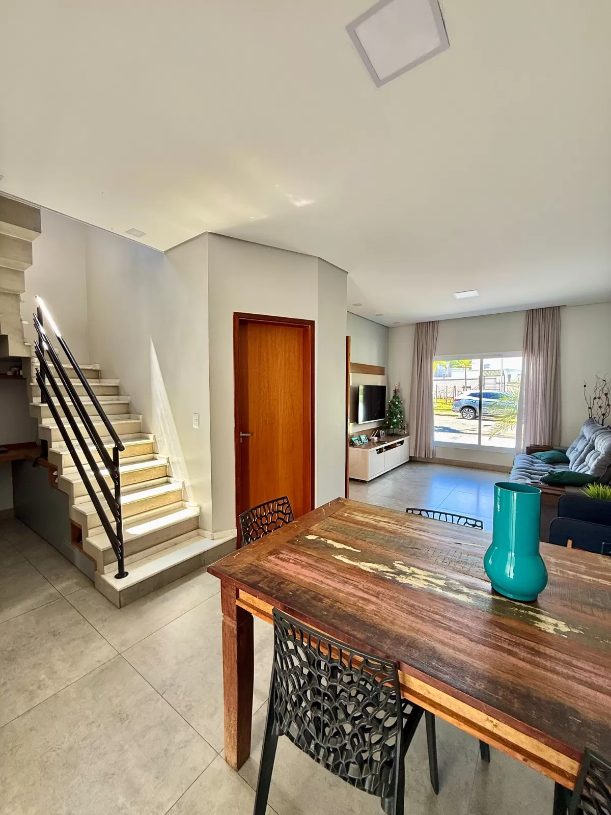 Sobrado à Venda com 3 dormitórios, sem vizinho de frente e quintal amplo, 115m² no Condomínio Vale Azul em Votorantim/SP