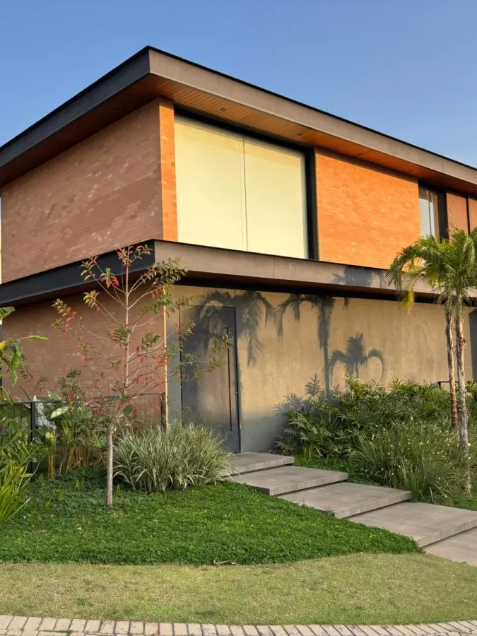 Casa De Esquina à Venda e Locação com 4 suítes sendo 1 master, armários planejados e piscina aquecida, 344m² no Condomínio Alphaville Nova Esplanada 1 em Votorantim/SP