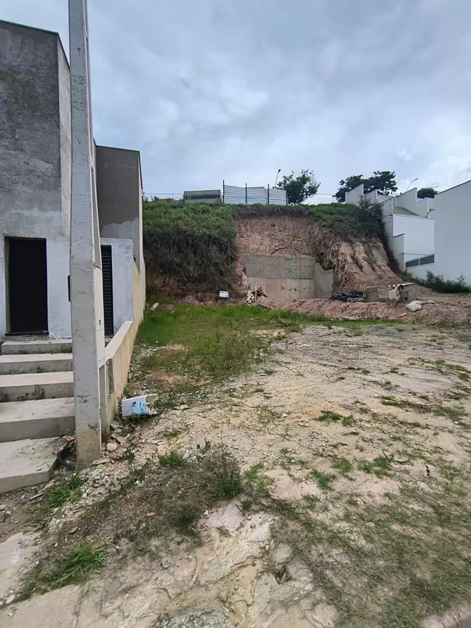 Terreno à Venda, 175m² no Condomínio Vale Azul em Votorantim/SP