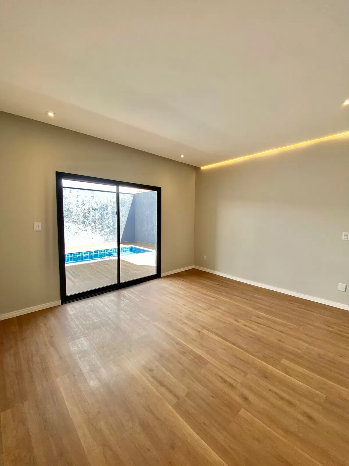 Casa de Alto Padrão à Venda com 3 suítes, piscina e sala de cinema, 287m² no Condomínio Alphaville Nova Esplanada 4 em Votorantim/SP
