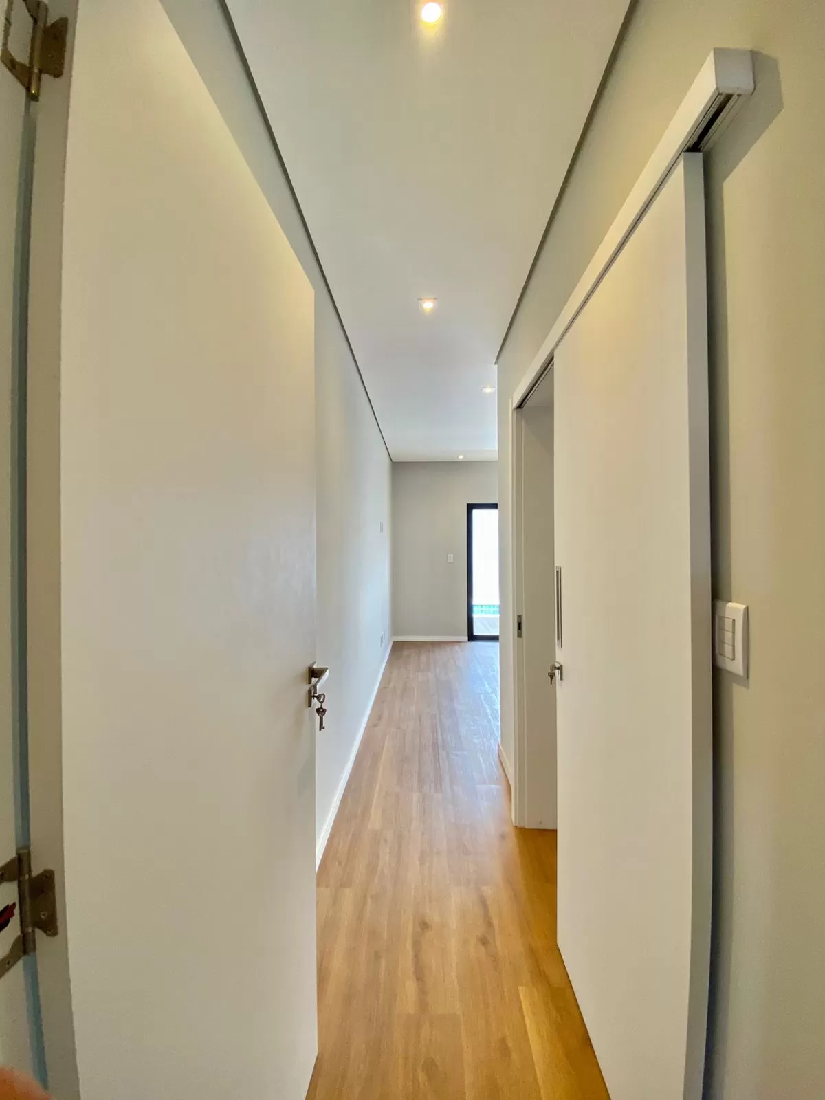 Casa de Alto Padrão à Venda com 3 suítes, piscina e sala de cinema, 287m² no Condomínio Alphaville Nova Esplanada 4 em Votorantim/SP