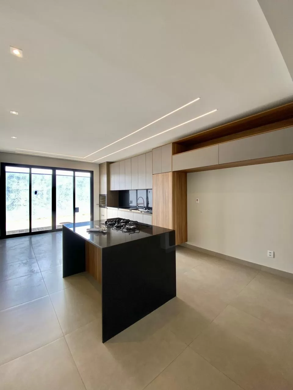 Casa de Alto Padrão à Venda com 3 suítes, piscina e sala de cinema, 287m² no Condomínio Alphaville Nova Esplanada 4 em Votorantim/SP