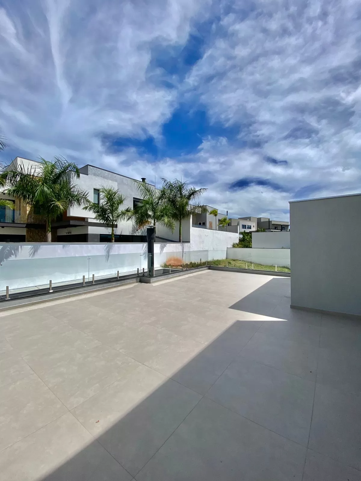 Casa de Alto Padrão à Venda com 3 suítes, piscina e sala de cinema, 287m² no Condomínio Alphaville Nova Esplanada 4 em Votorantim/SP