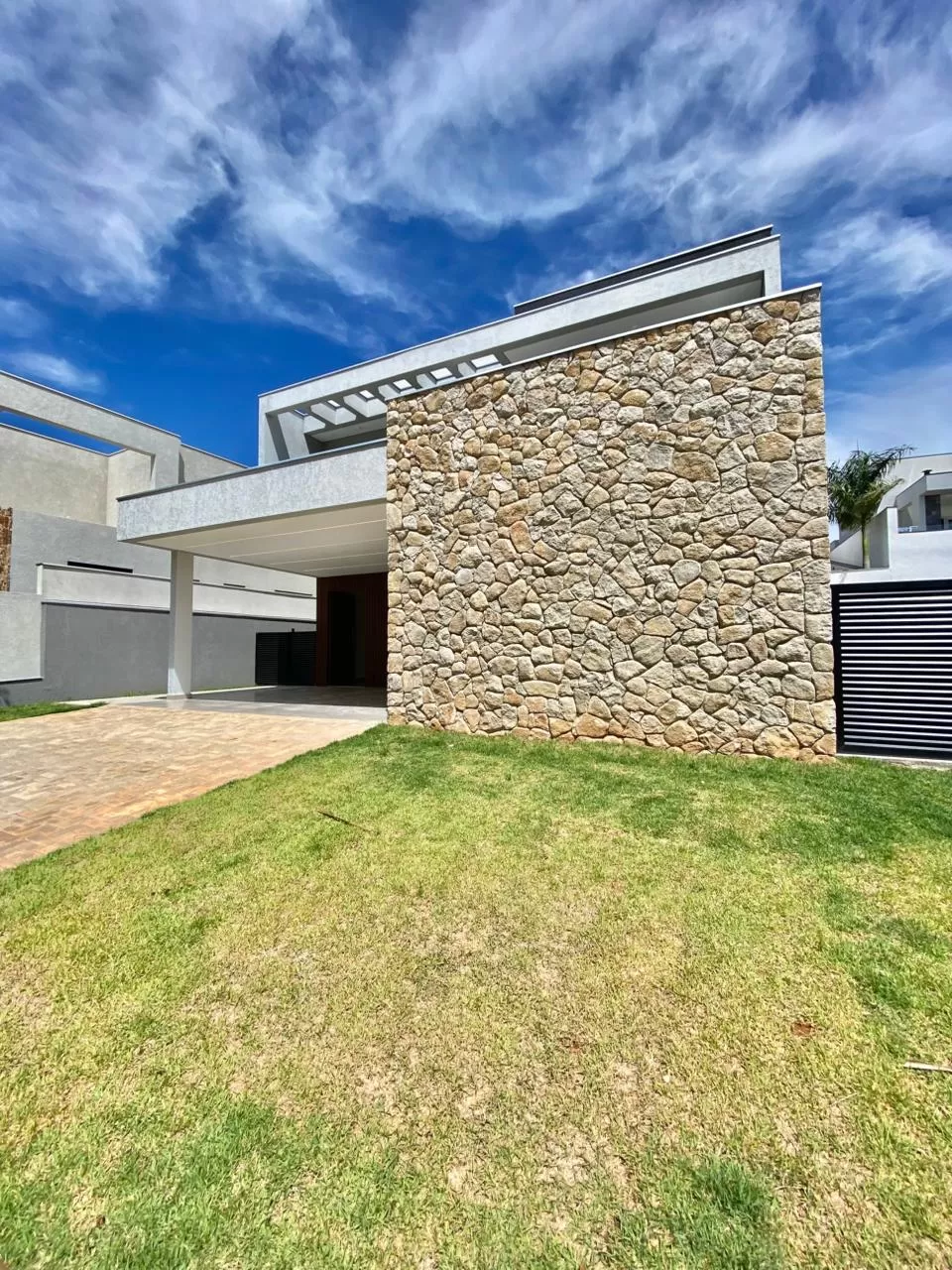 Casa de Alto Padrão à Venda com 3 suítes, piscina e sala de cinema, 287m² no Condomínio Alphaville Nova Esplanada 4 em Votorantim/SP