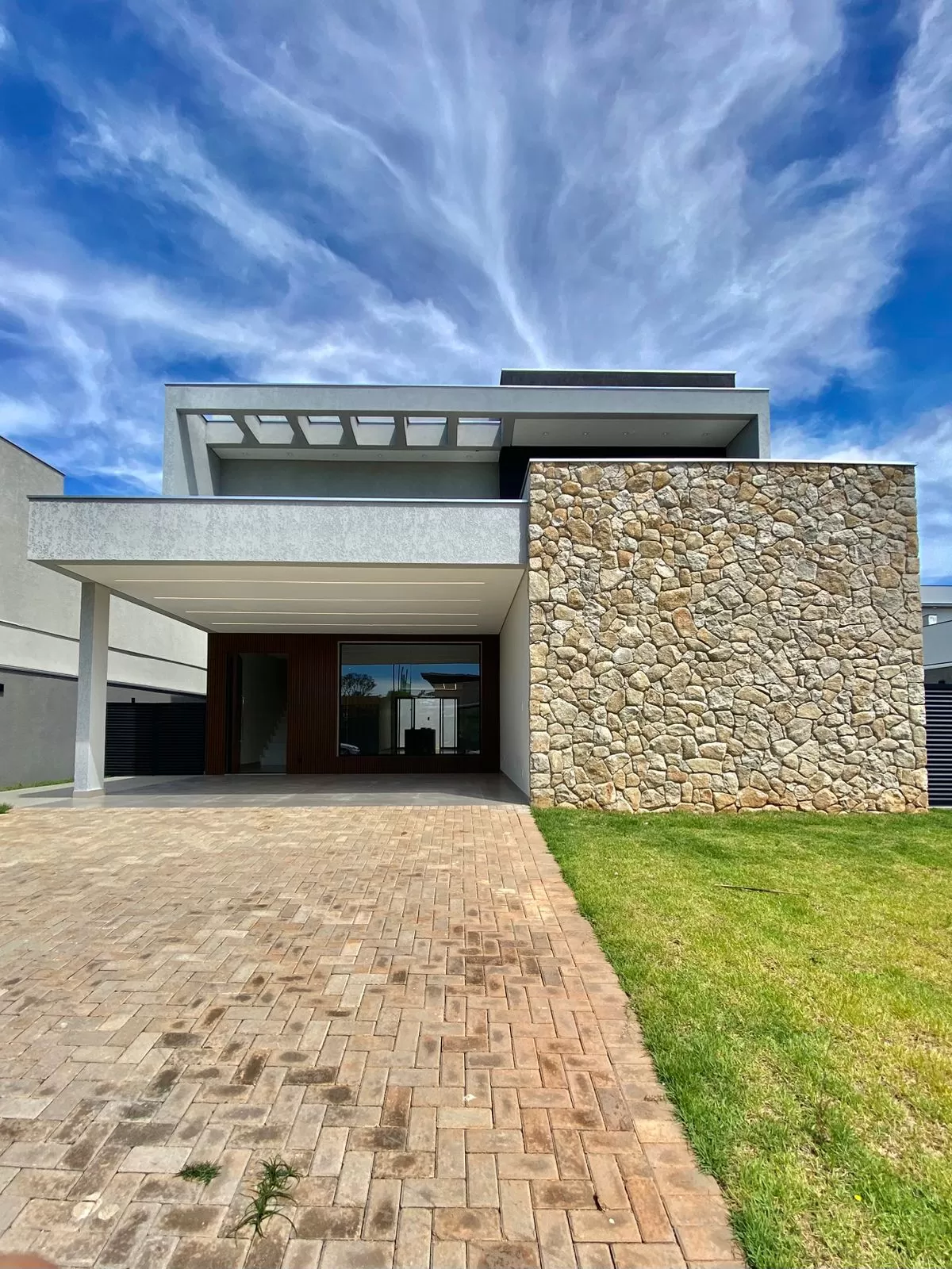 Casa de Alto Padrão à Venda com 3 suítes, piscina e sala de cinema, 287m² no Condomínio Alphaville Nova Esplanada 4 em Votorantim/SP