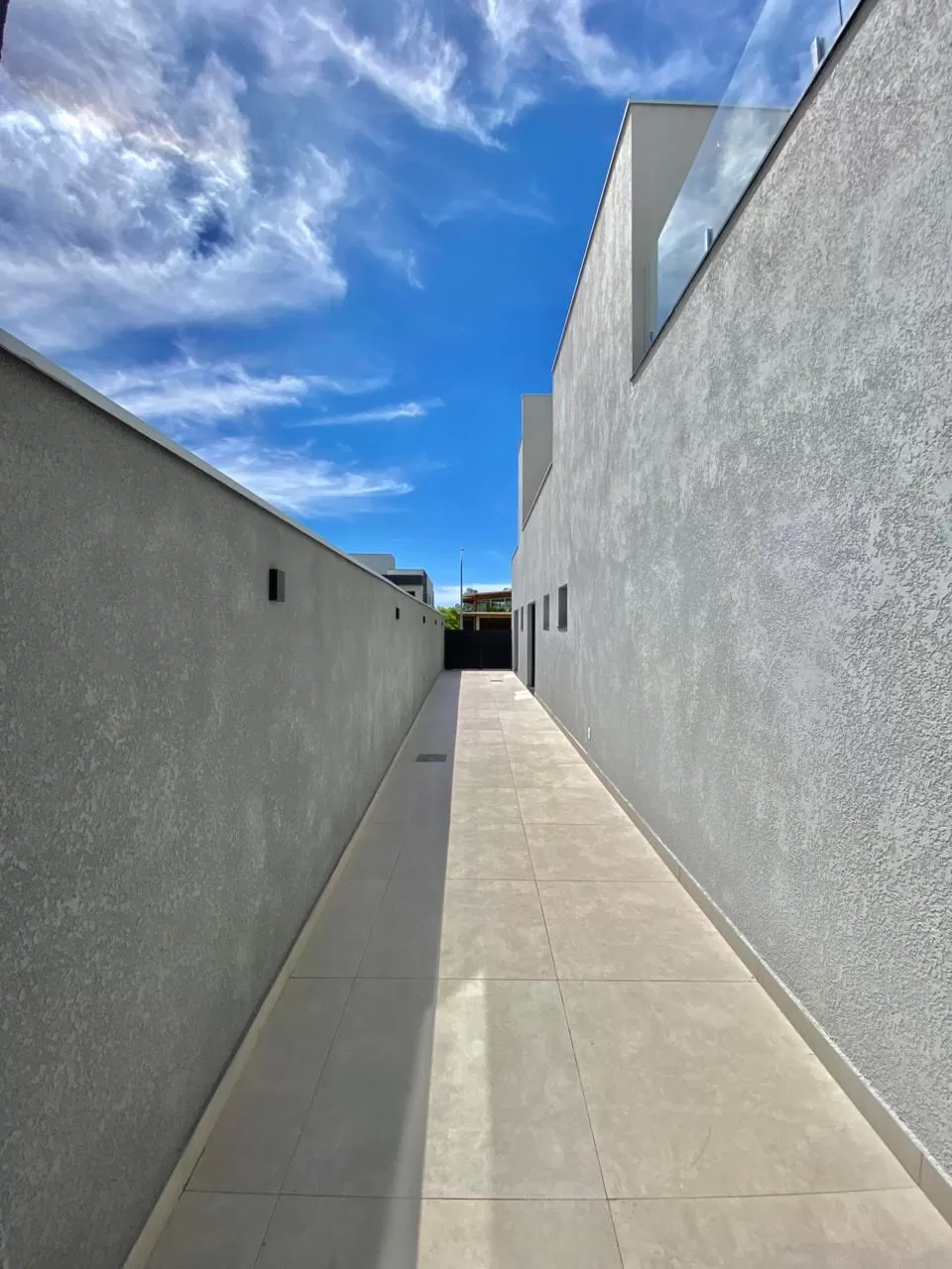 Casa de Alto Padrão à Venda com 3 suítes, piscina e sala de cinema, 287m² no Condomínio Alphaville Nova Esplanada 4 em Votorantim/SP