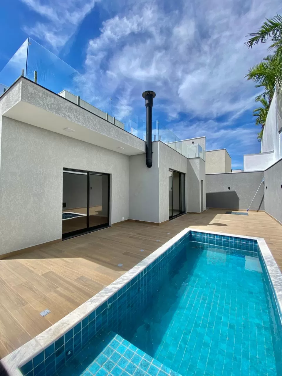 Casa de Alto Padrão à Venda com 3 suítes, piscina e sala de cinema, 287m² no Condomínio Alphaville Nova Esplanada 4 em Votorantim/SP