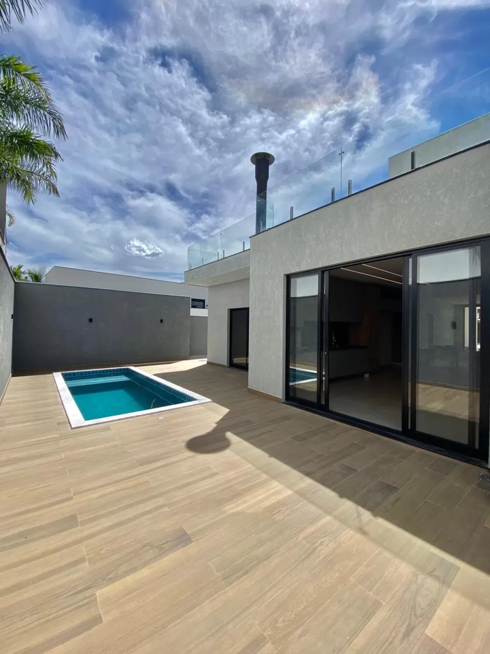 Casa de Alto Padrão à Venda com 3 suítes, piscina e sala de cinema, 287m² no Condomínio Alphaville Nova Esplanada 4 em Votorantim/SP