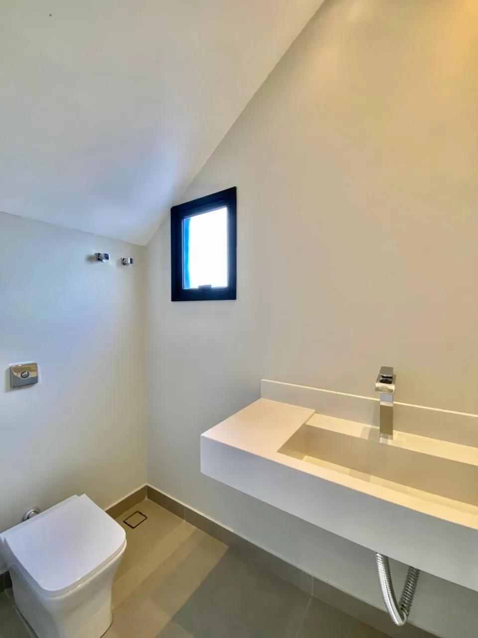 Casa de Alto Padrão à Venda com 3 suítes, piscina e sala de cinema, 287m² no Condomínio Alphaville Nova Esplanada 4 em Votorantim/SP