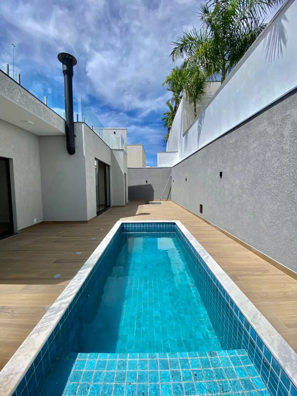 Casa de Alto Padrão à Venda com 3 suítes, piscina e sala de cinema, 287m² no Condomínio Alphaville Nova Esplanada 4 em Votorantim/SP